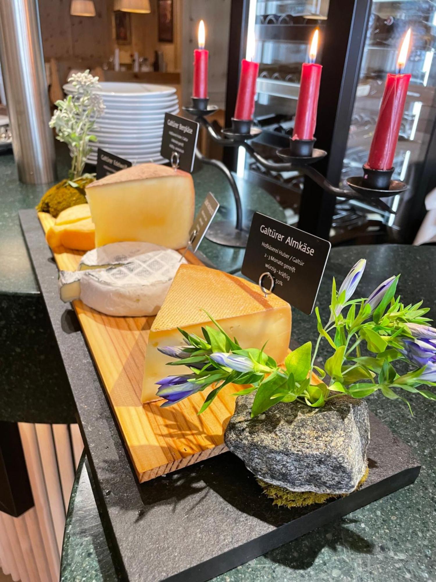 Hotel Goldener Adler - Im Sommer Silvretta Card Premium Inkludiert Ischgl Bagian luar foto
