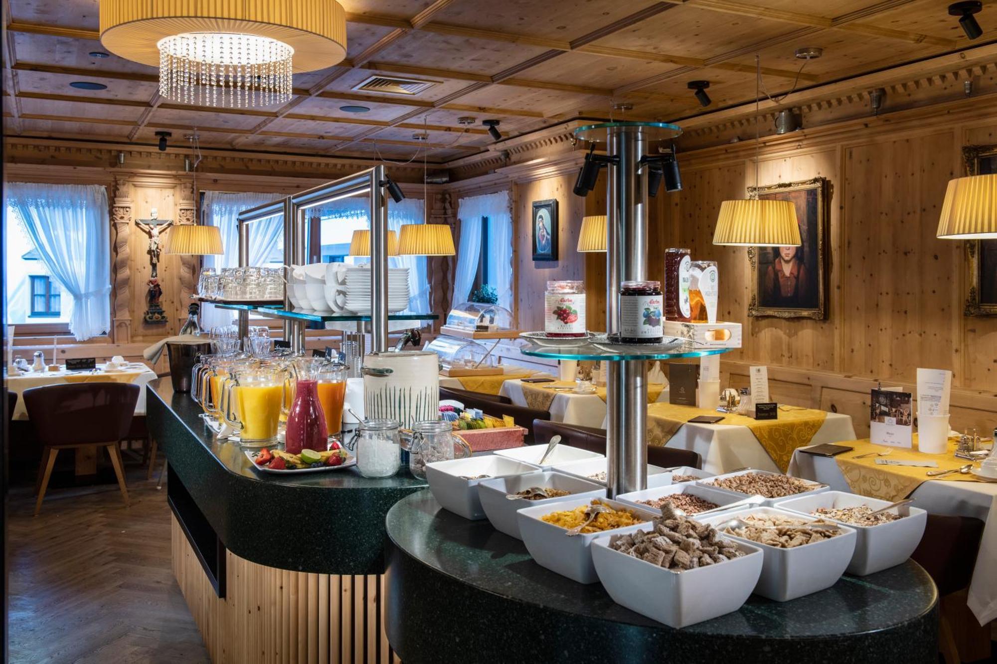 Hotel Goldener Adler - Im Sommer Silvretta Card Premium Inkludiert Ischgl Bagian luar foto