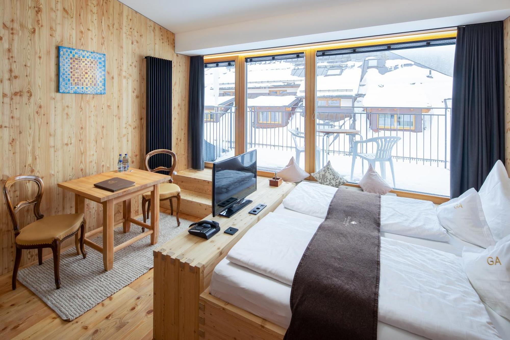Hotel Goldener Adler - Im Sommer Silvretta Card Premium Inkludiert Ischgl Bagian luar foto