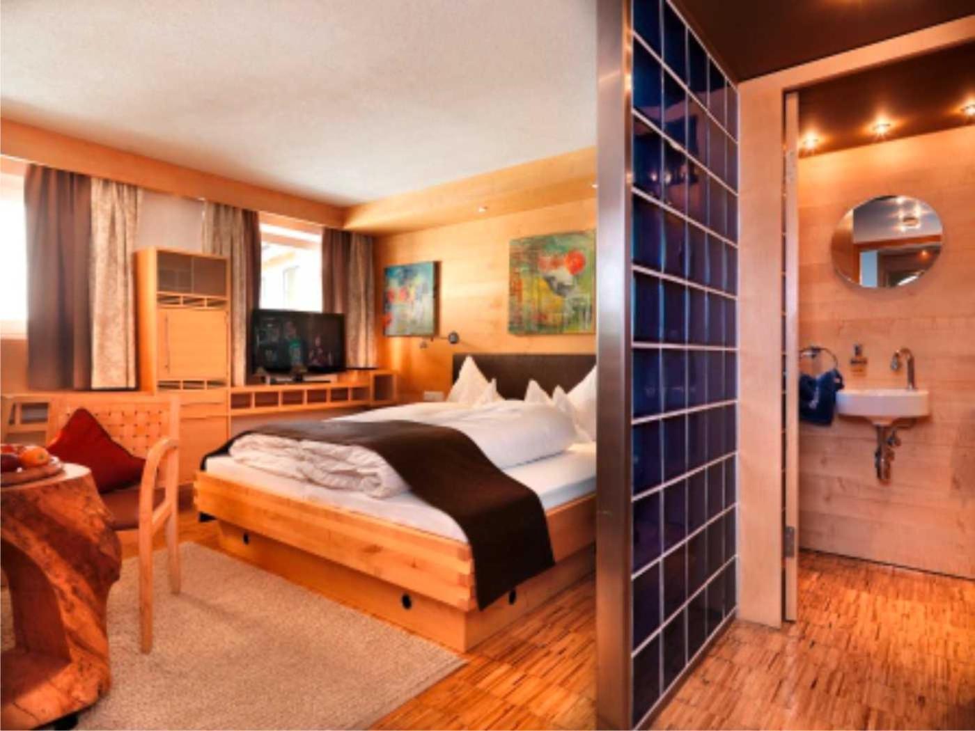 Hotel Goldener Adler - Im Sommer Silvretta Card Premium Inkludiert Ischgl Bagian luar foto