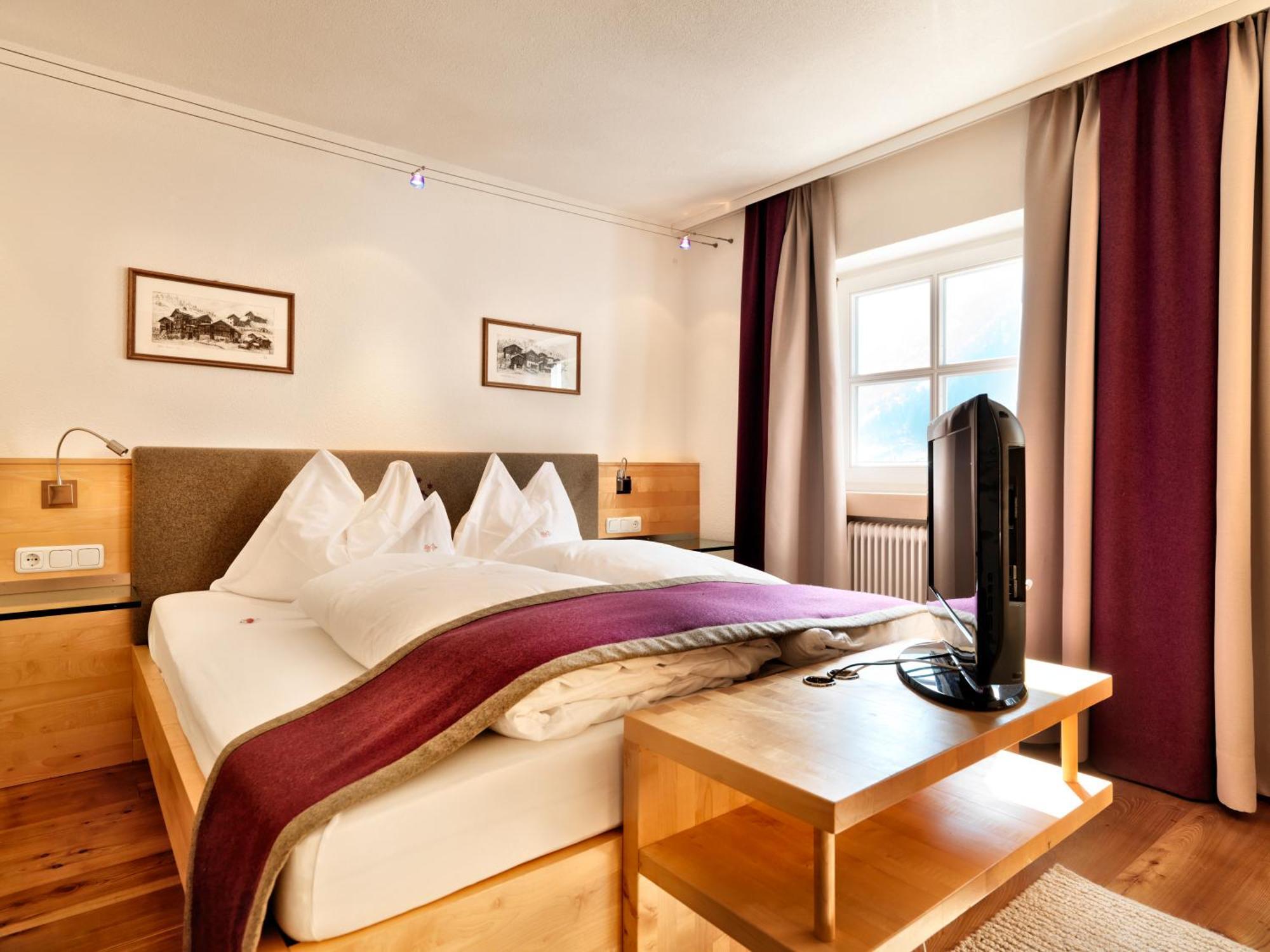 Hotel Goldener Adler - Im Sommer Silvretta Card Premium Inkludiert Ischgl Bagian luar foto