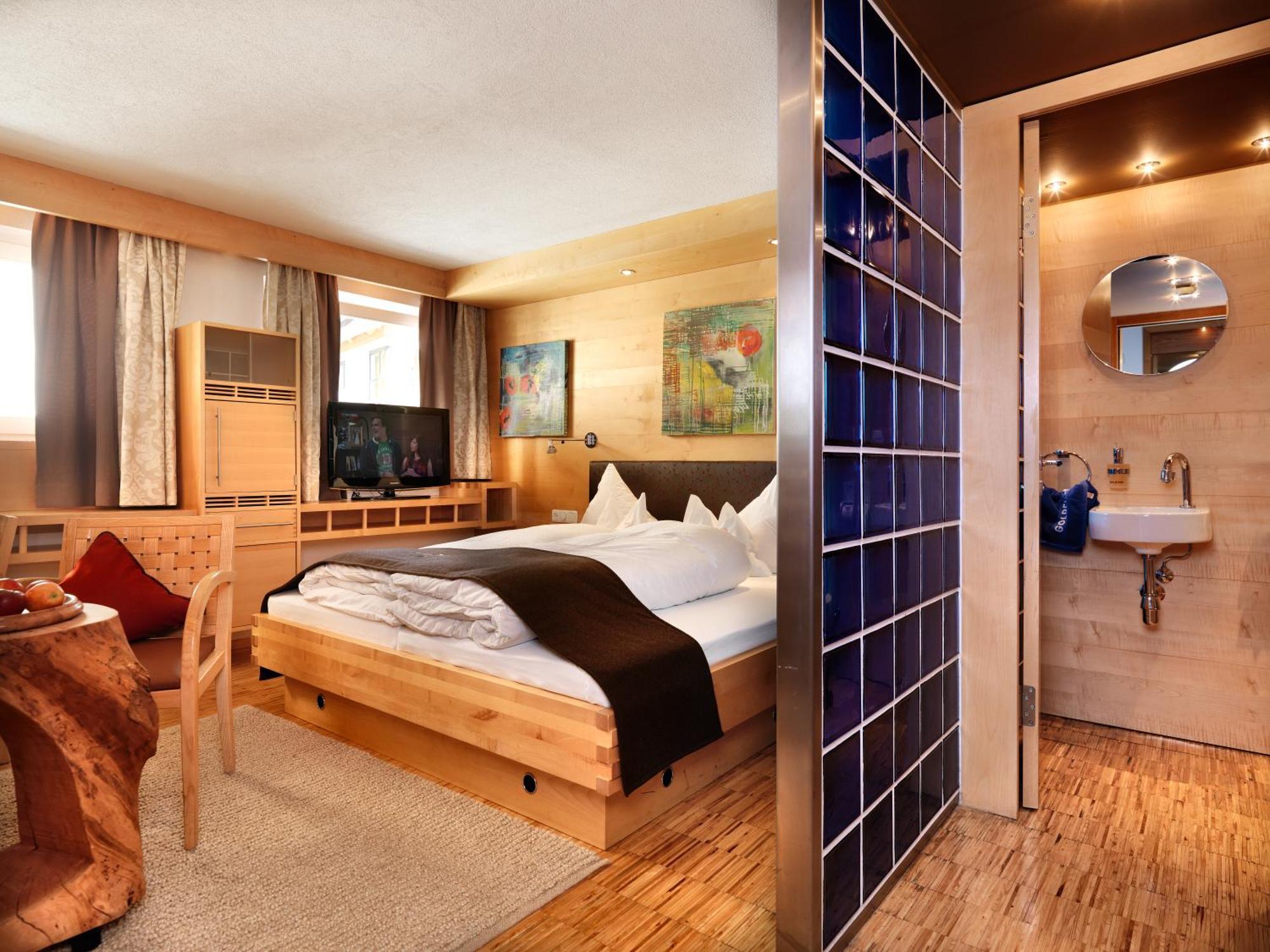 Hotel Goldener Adler - Im Sommer Silvretta Card Premium Inkludiert Ischgl Bagian luar foto