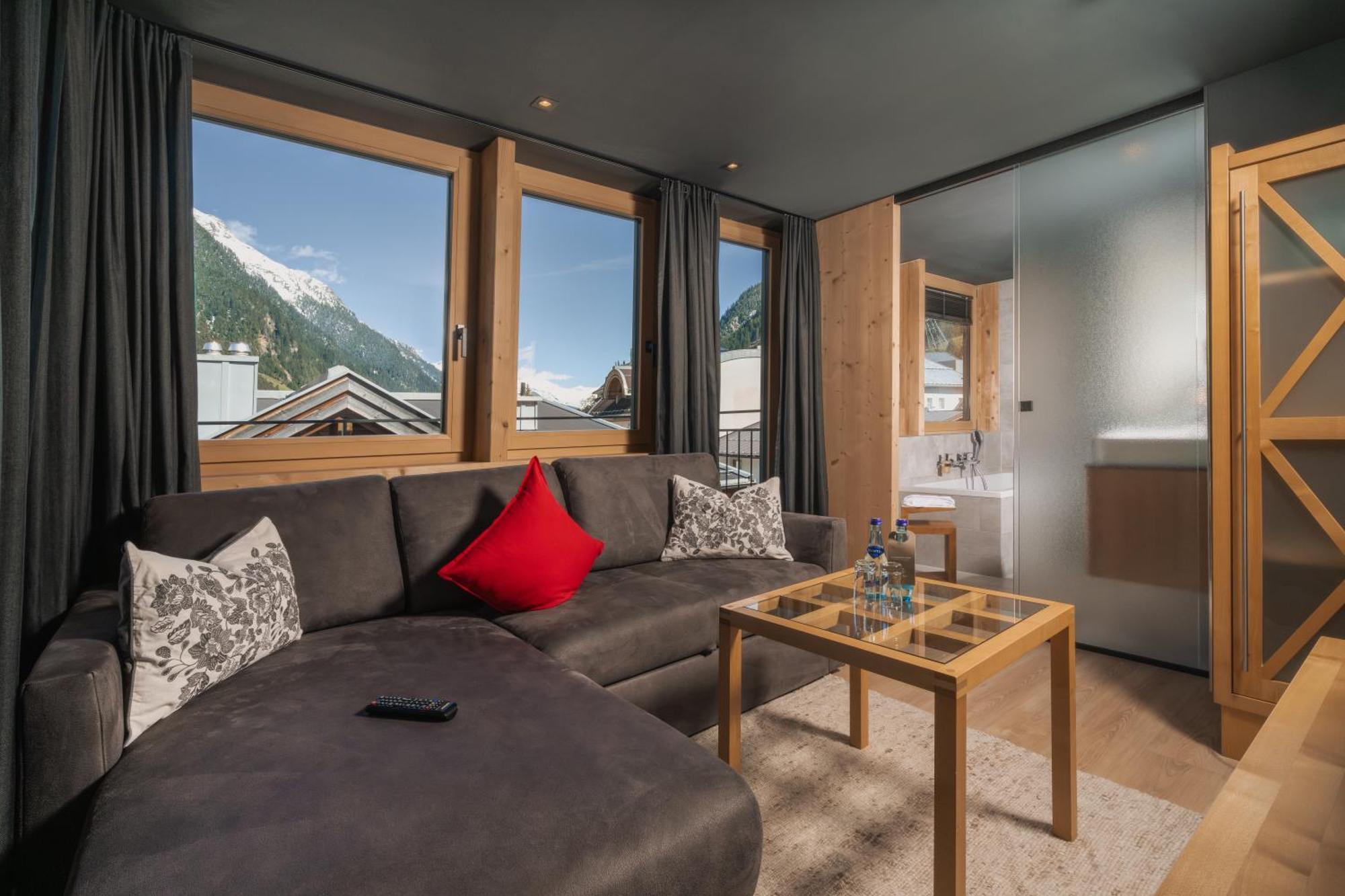 Hotel Goldener Adler - Im Sommer Silvretta Card Premium Inkludiert Ischgl Bagian luar foto